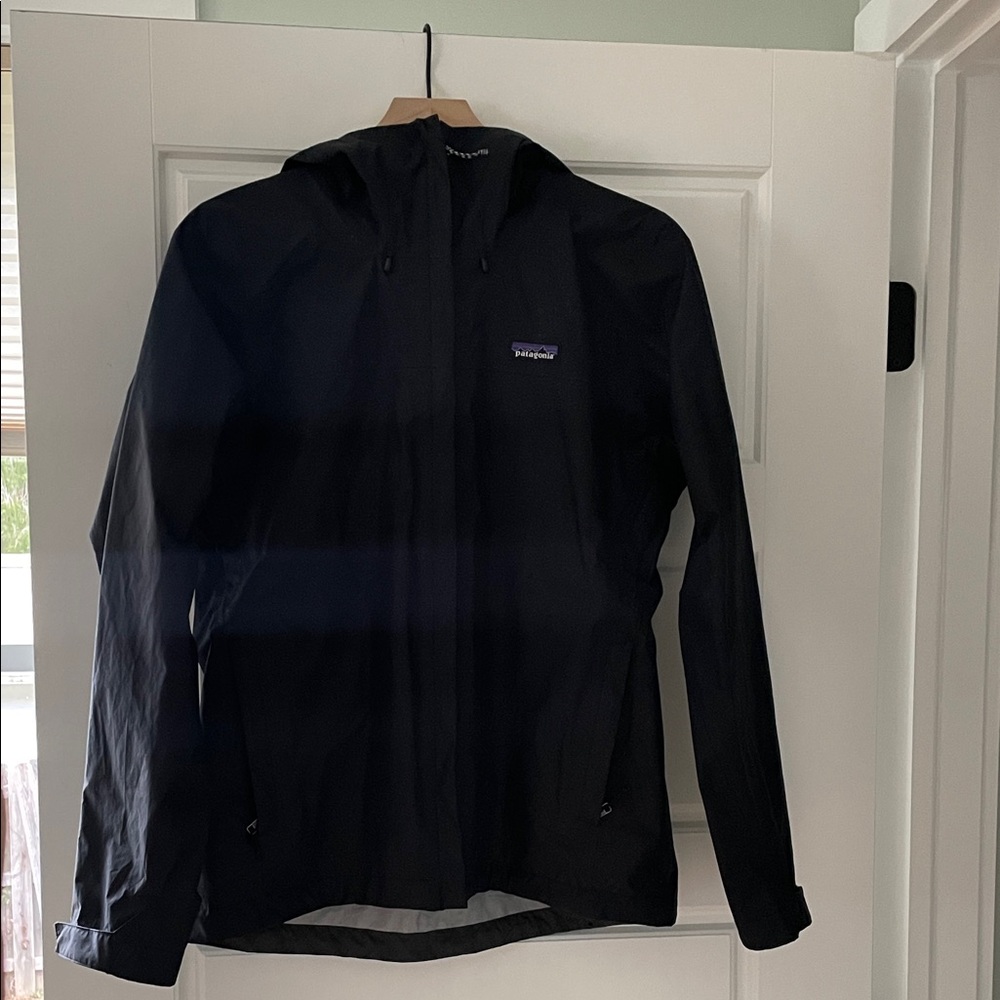 Patagonia women’s  Black Raincoat